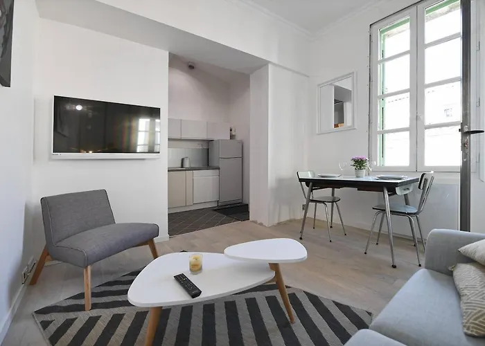 Cosy, Appartement, Proche De Montpellier Апартаменты Кастельно-ле-Лез